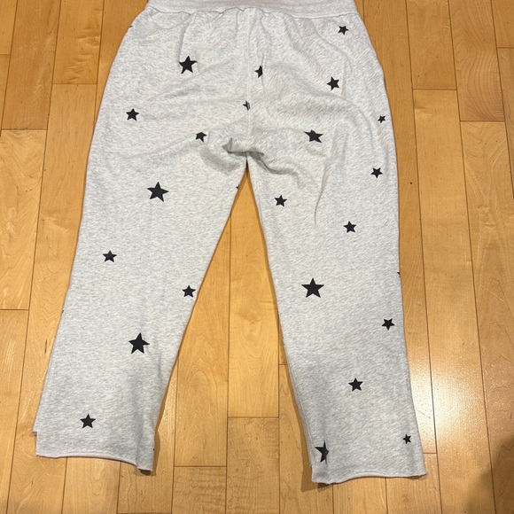 Woman’s Abercrombie & Fitch Gray Star Sweatpants - Picture 5 of 5